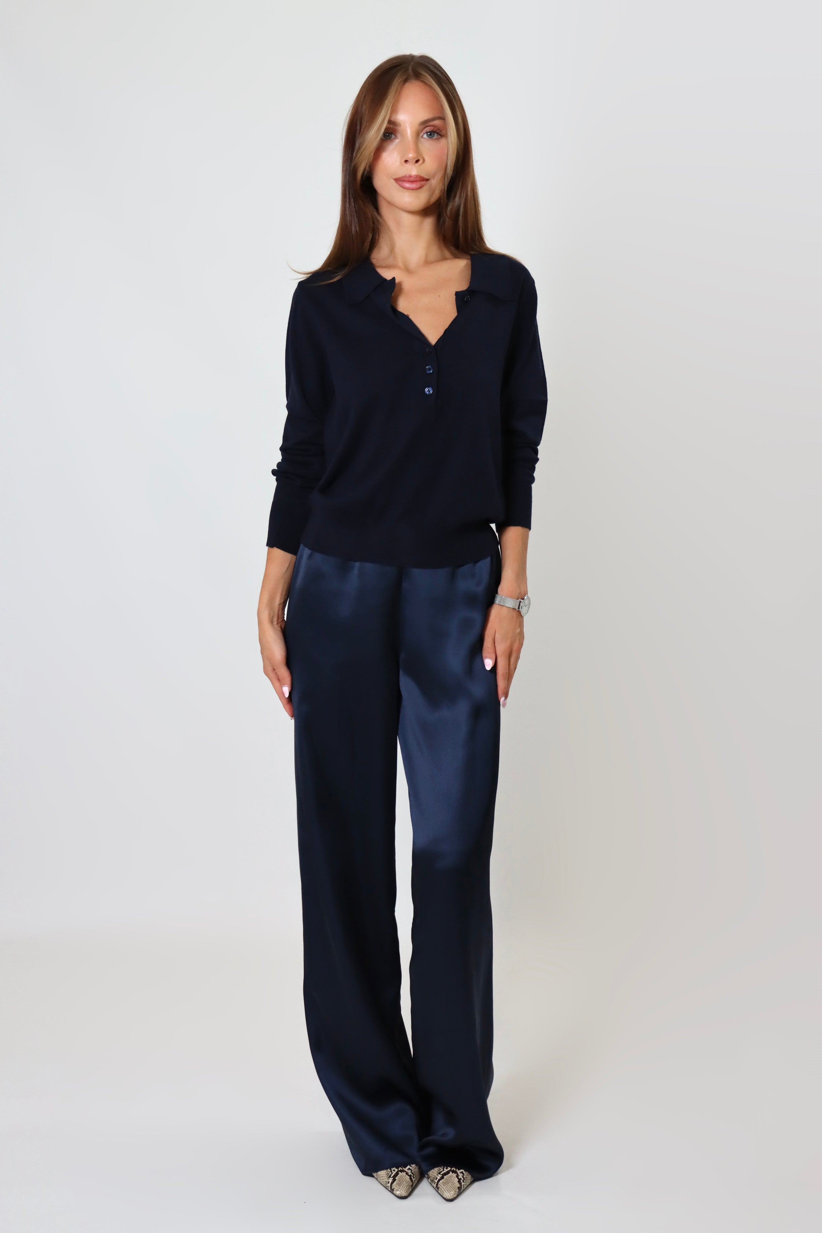 Navy satin pants with relaxed fit and mid-rise elastic waist – April Seven